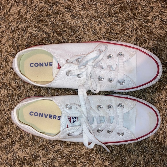 White converse - Picture 1 of 4